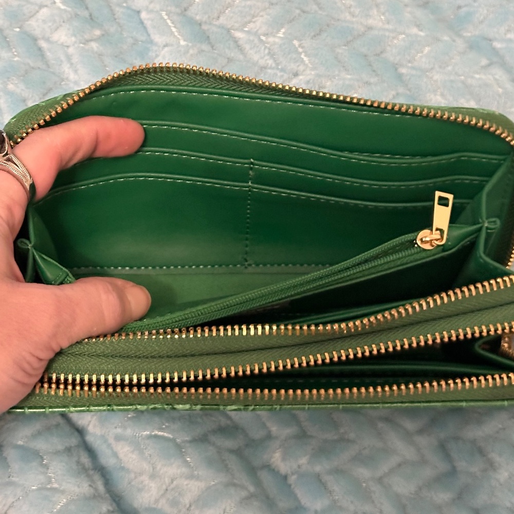 A New Day Green Croc Embossed Wallet Double Zip Accordion Gold Hardware Wristlet - Picture 9 of 15